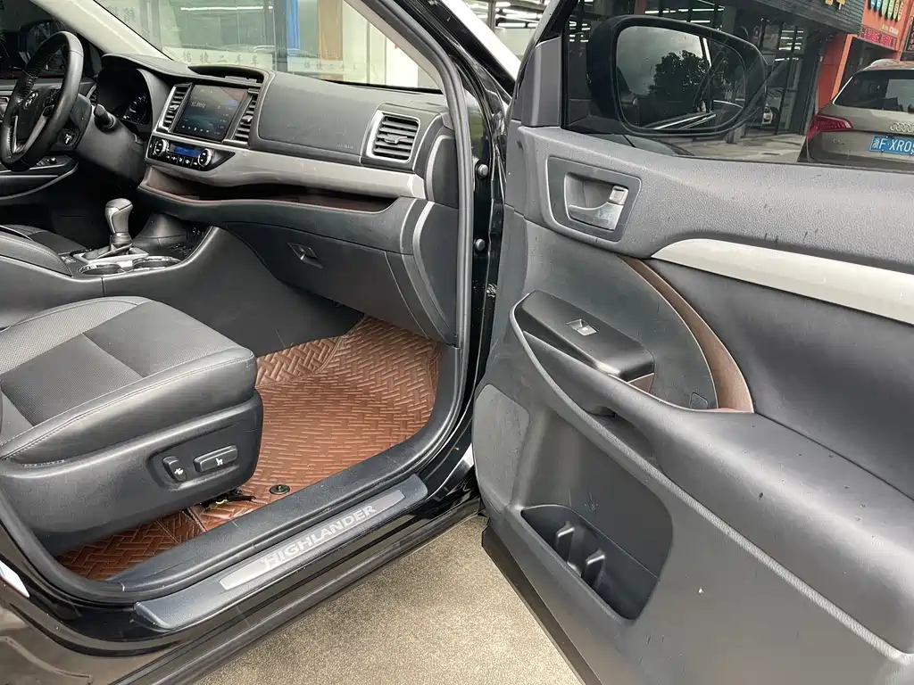 Toyota Highlander 2020 — фото 15