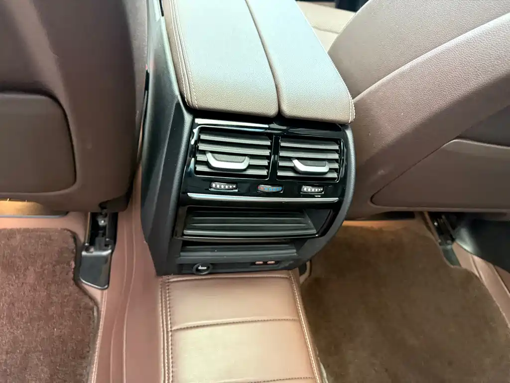 BMW 5 Series 2022 — фото 36