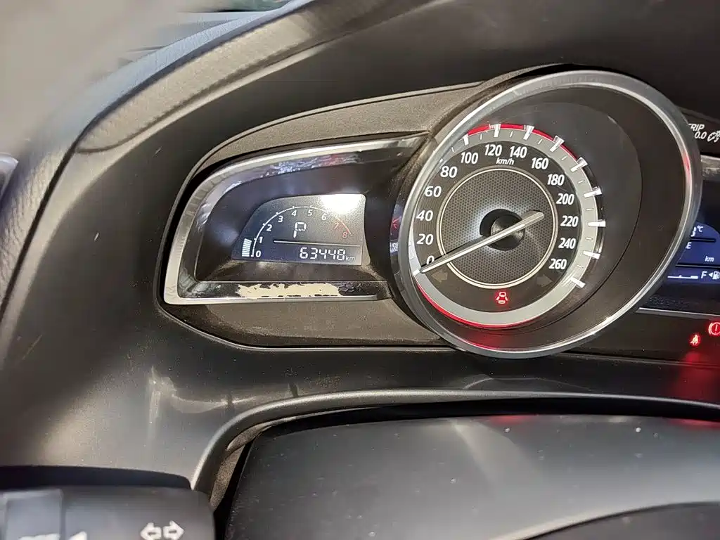 Mazda 3 Axela 2015
