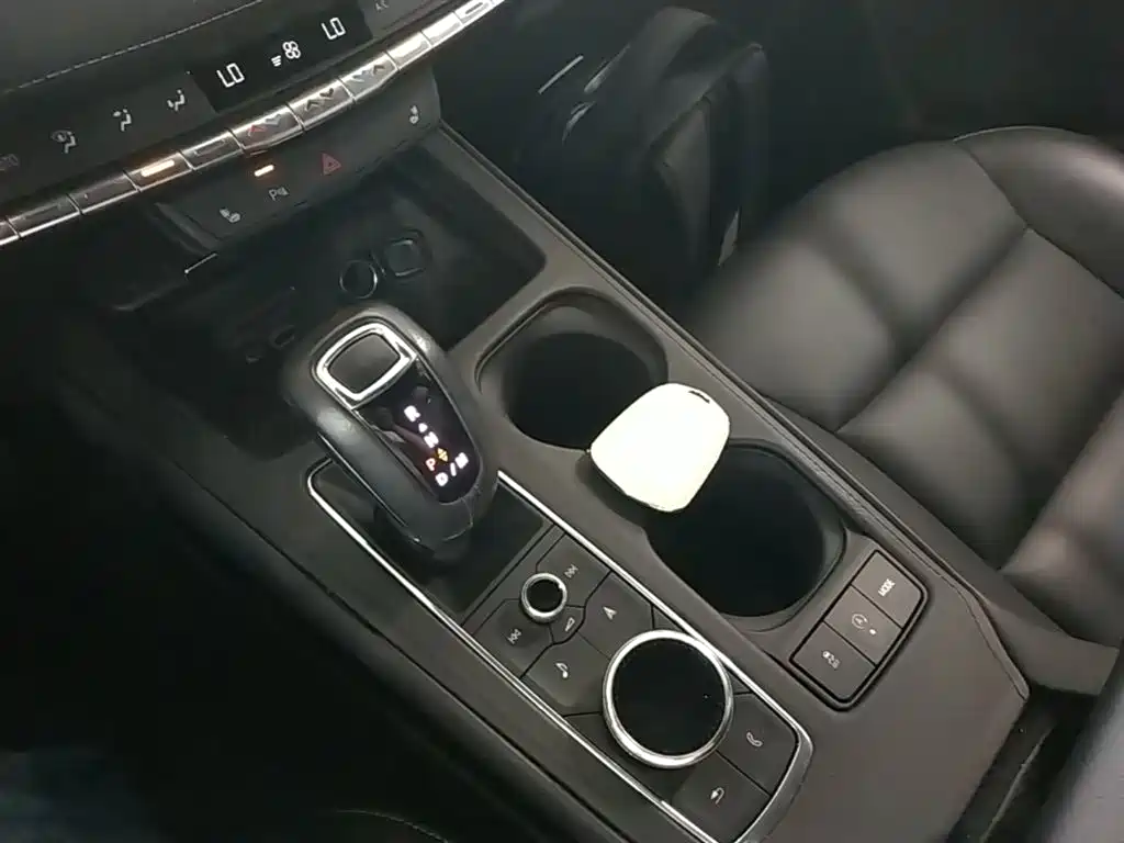 Cadillac XT4 2019 — фото 14
