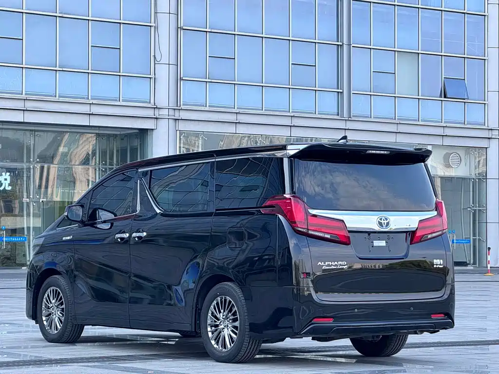 Toyota Alphard 2023 — фото 4