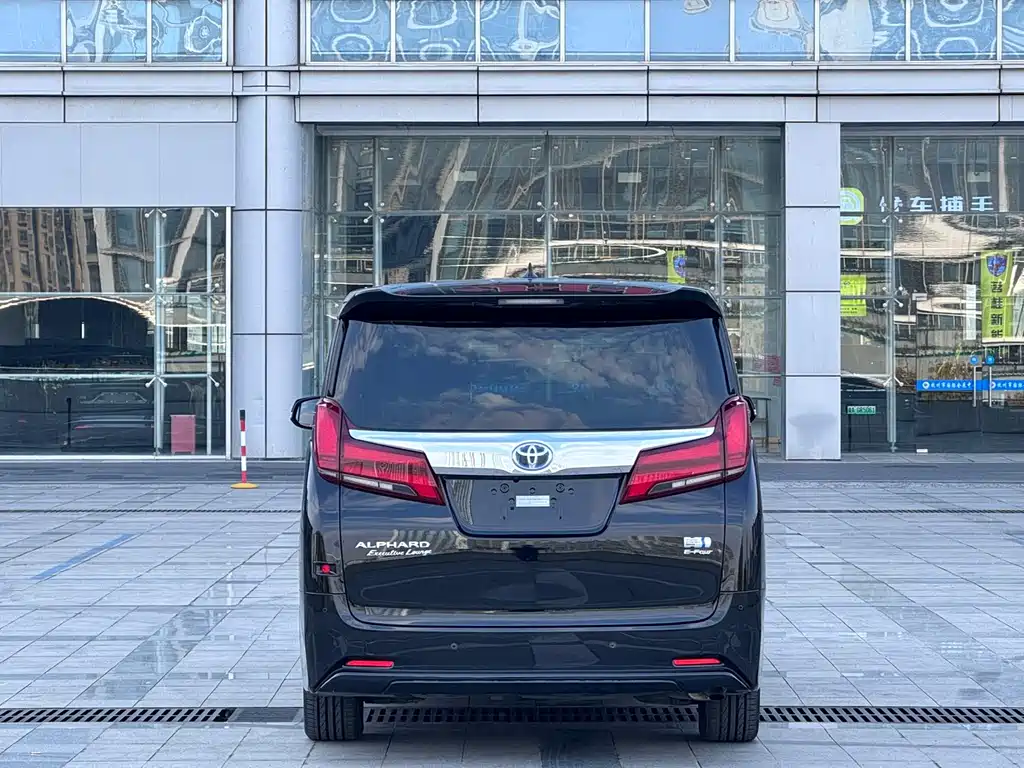 Toyota Alphard 2023 — фото 5
