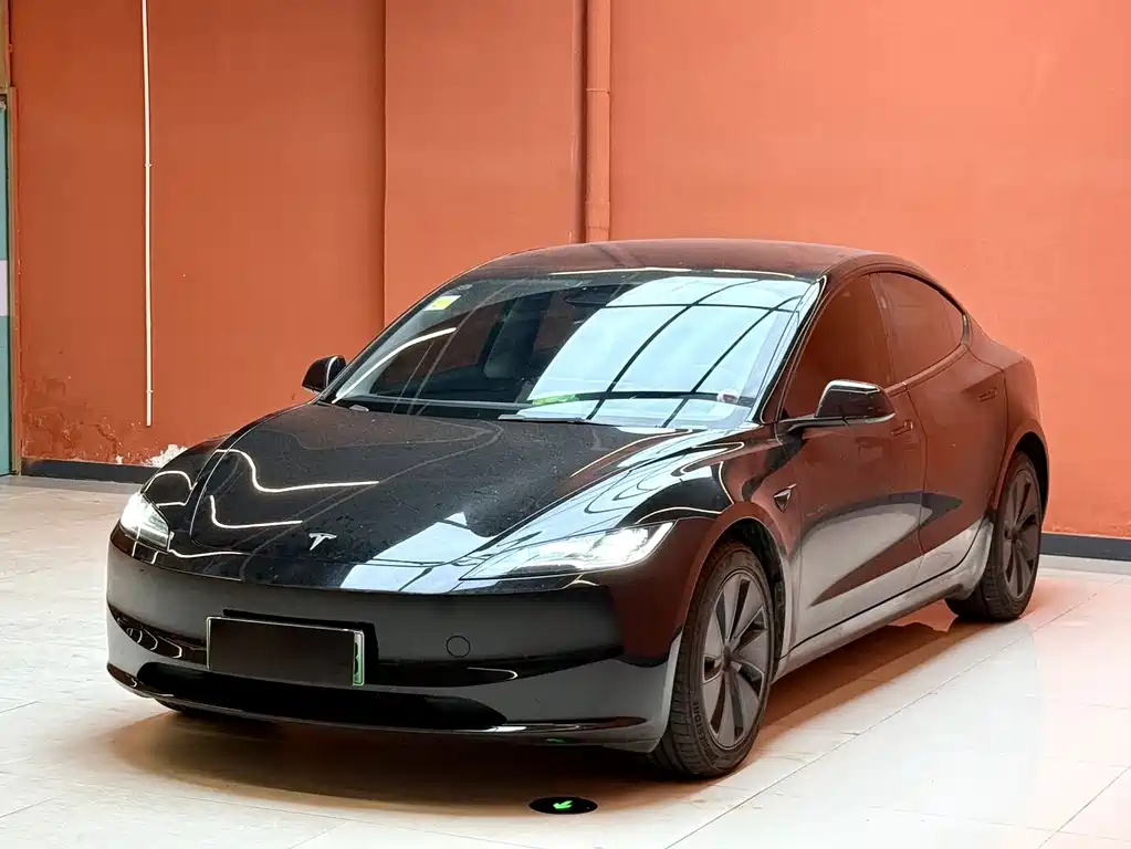 Tesla Model 3 2025 — фото 1