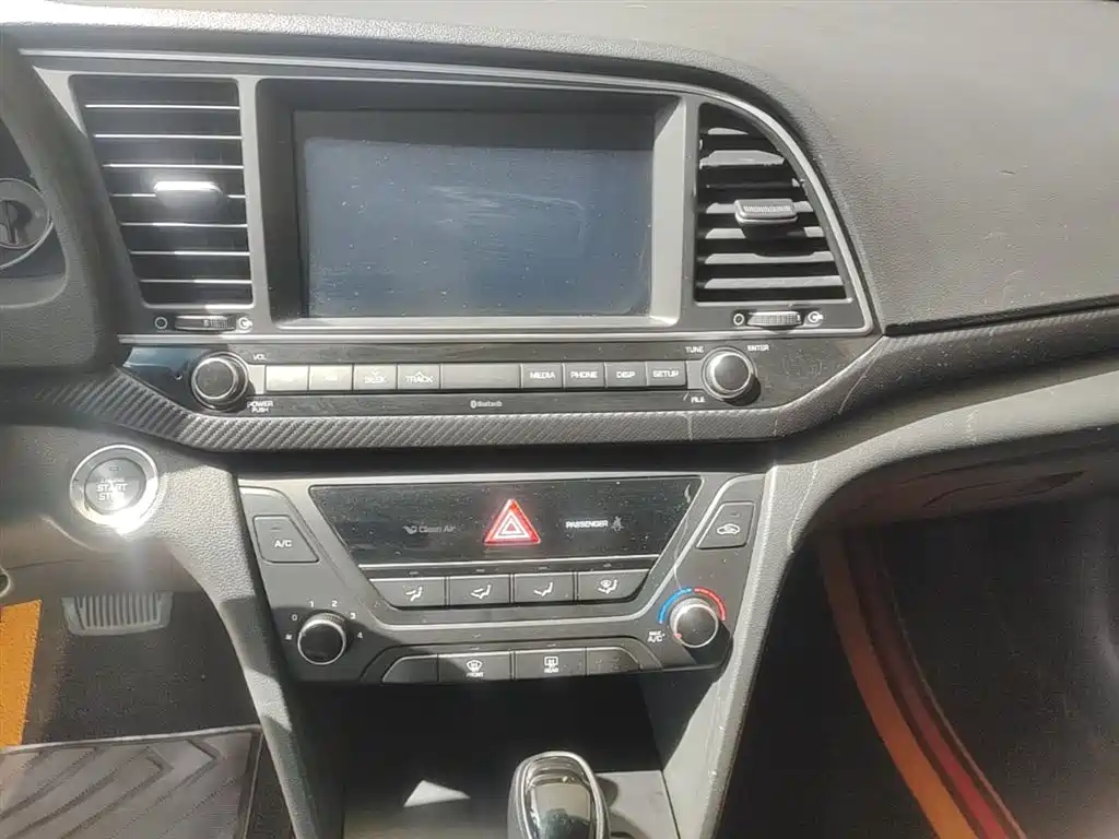 Hyundai Elantra 2019 — фото 13