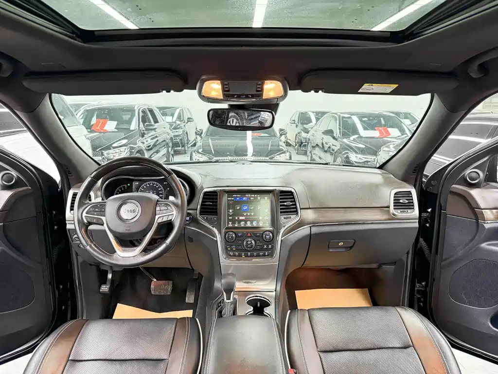 Jeep Grand Cherokee 2018 — фото 9