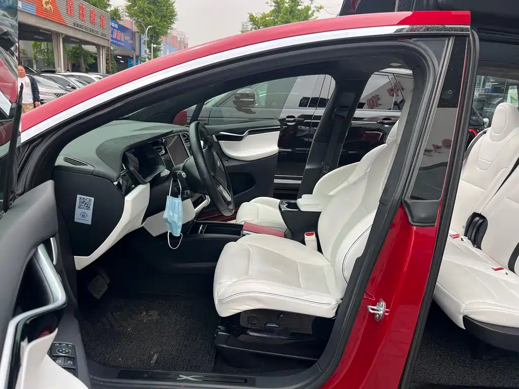 Tesla Model X 2017 — фото 12