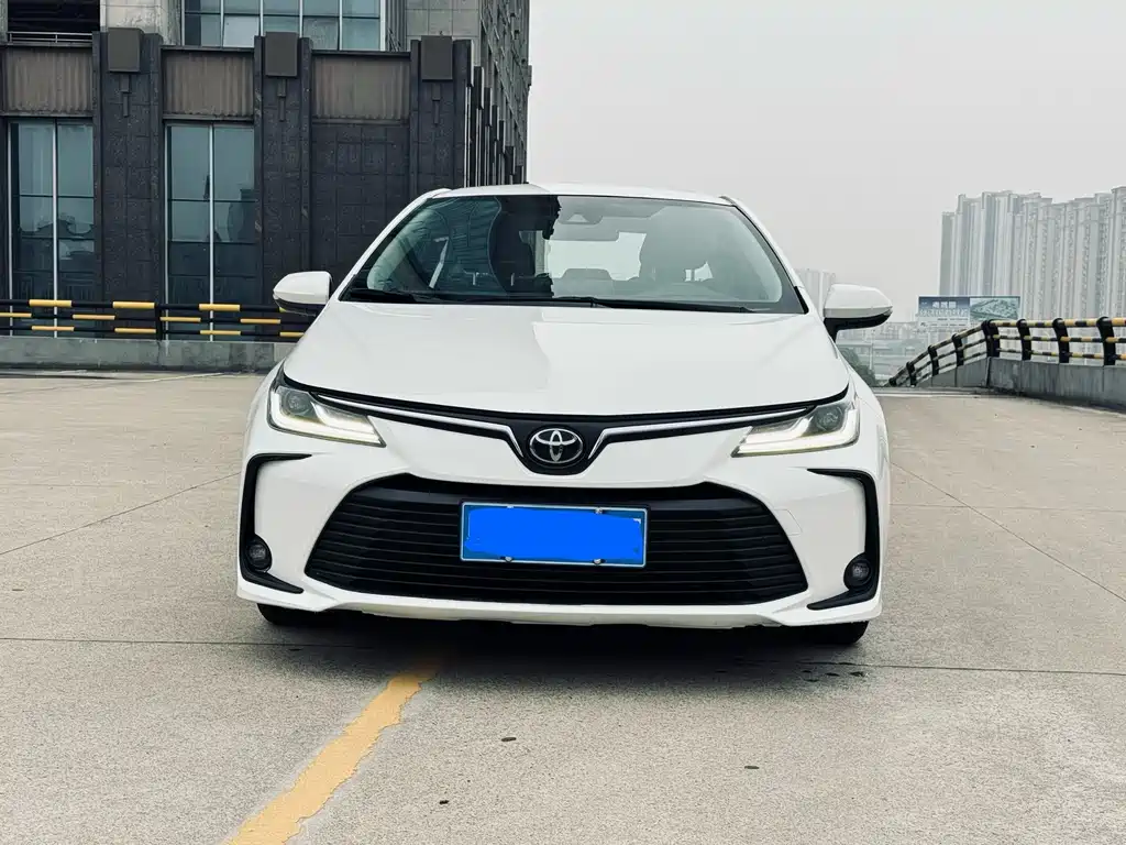 Toyota Corolla 2023 — фото 2