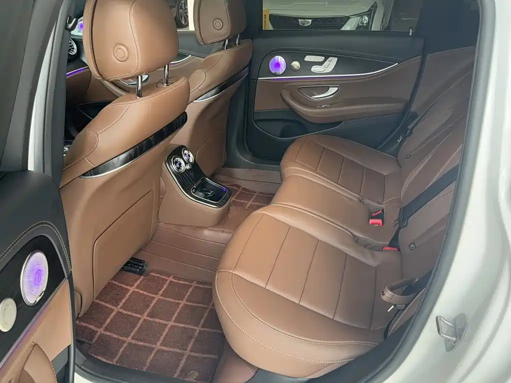 Mercedes-Benz E-Class 2023 — фото 13