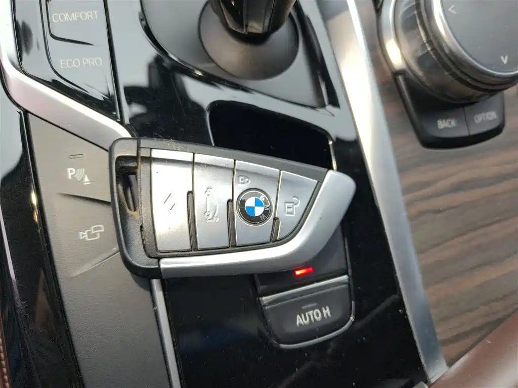 BMW 5 Series 2018 — фото 17