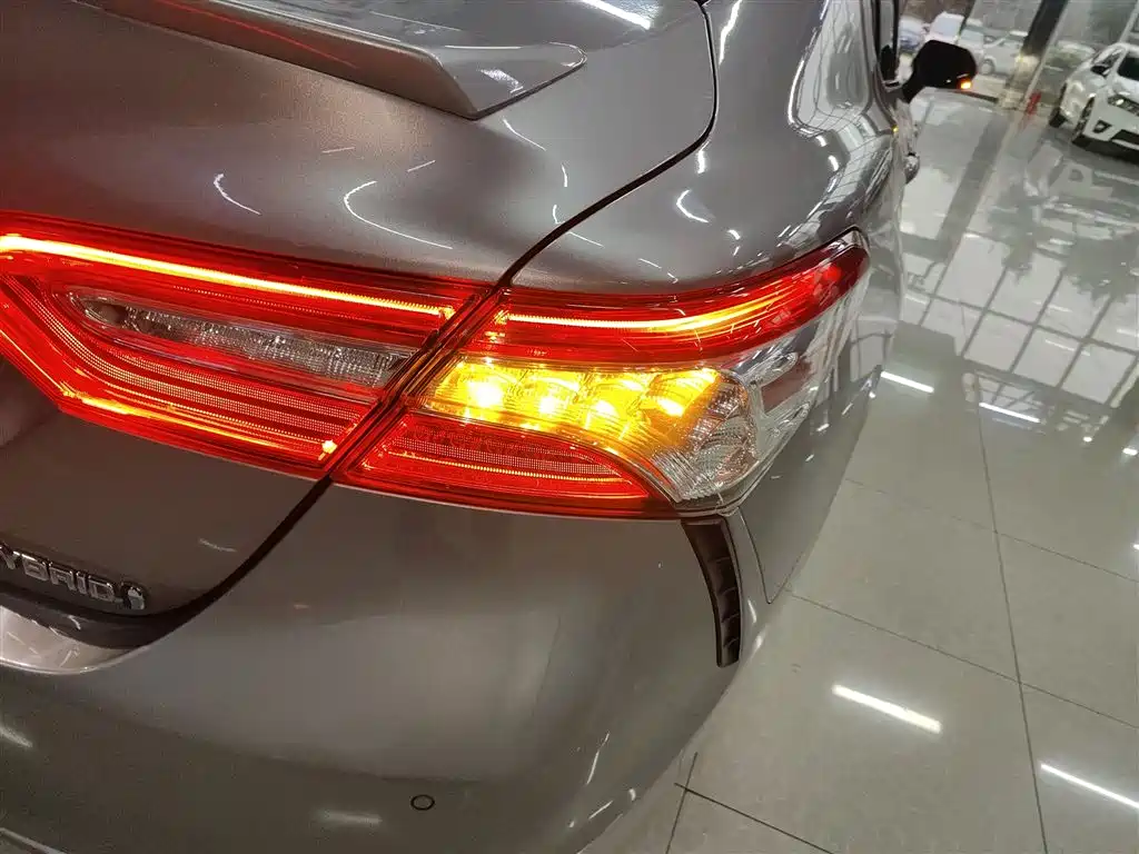 Toyota Camry 2022 — фото 8