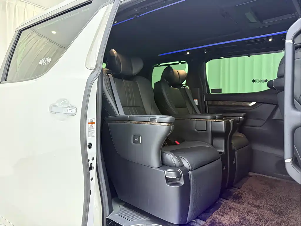 Toyota Alphard 2021 — фото 14