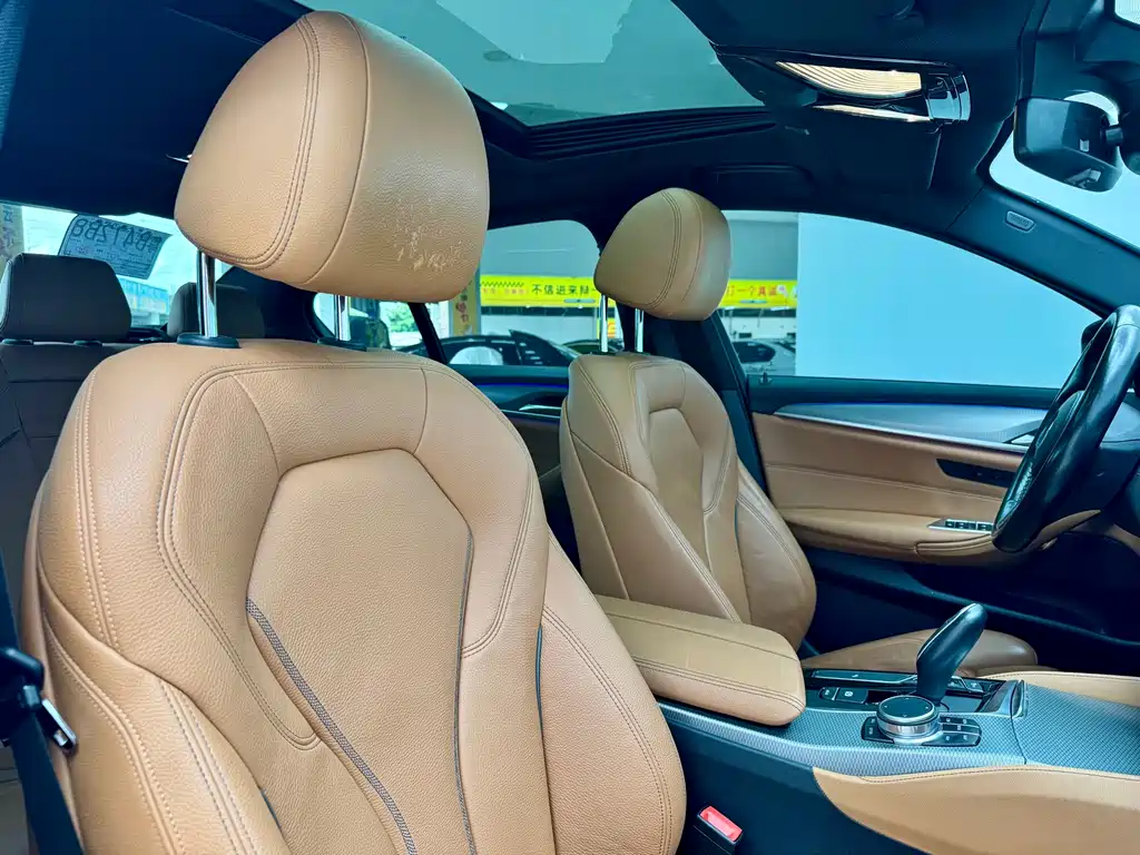 BMW 5 Series 2019 — фото 14