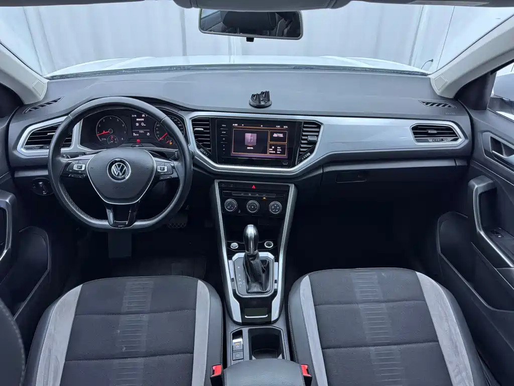 Volkswagen T-Roc 2023 — фото 13