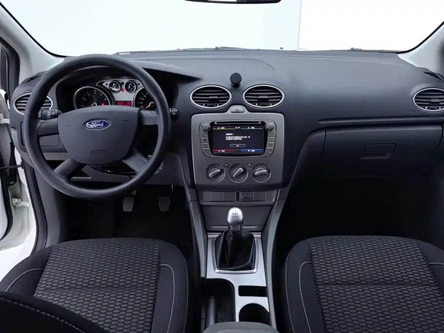 Ford Focus 2015 — фото 12