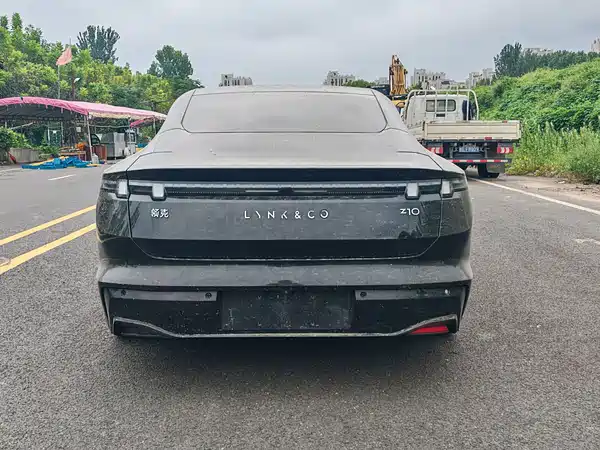 Lynk & Co Z10 2025