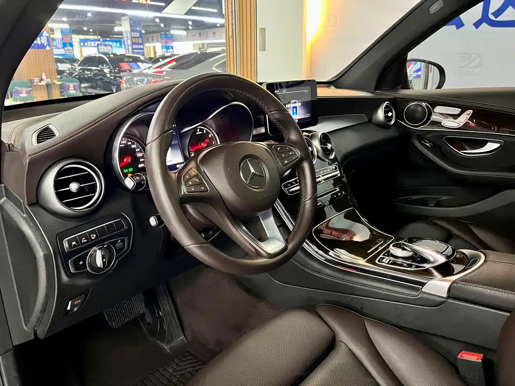 Mercedes-Benz GLC 2018 — фото 10