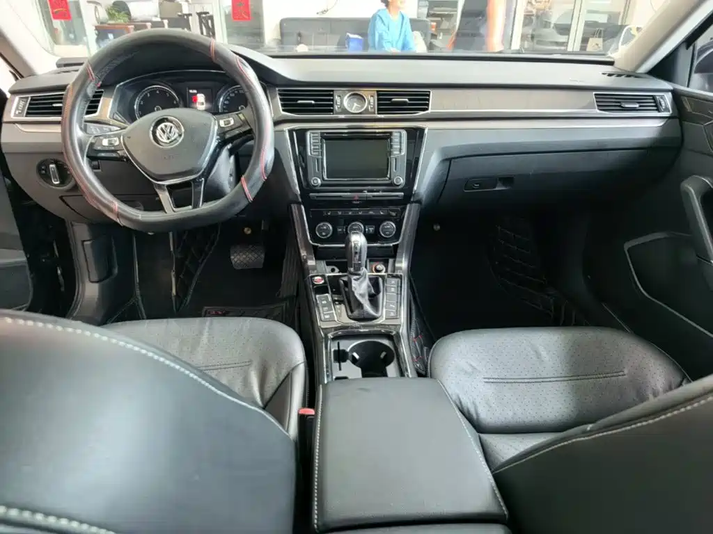 Volkswagen Passat 2017 — фото 10