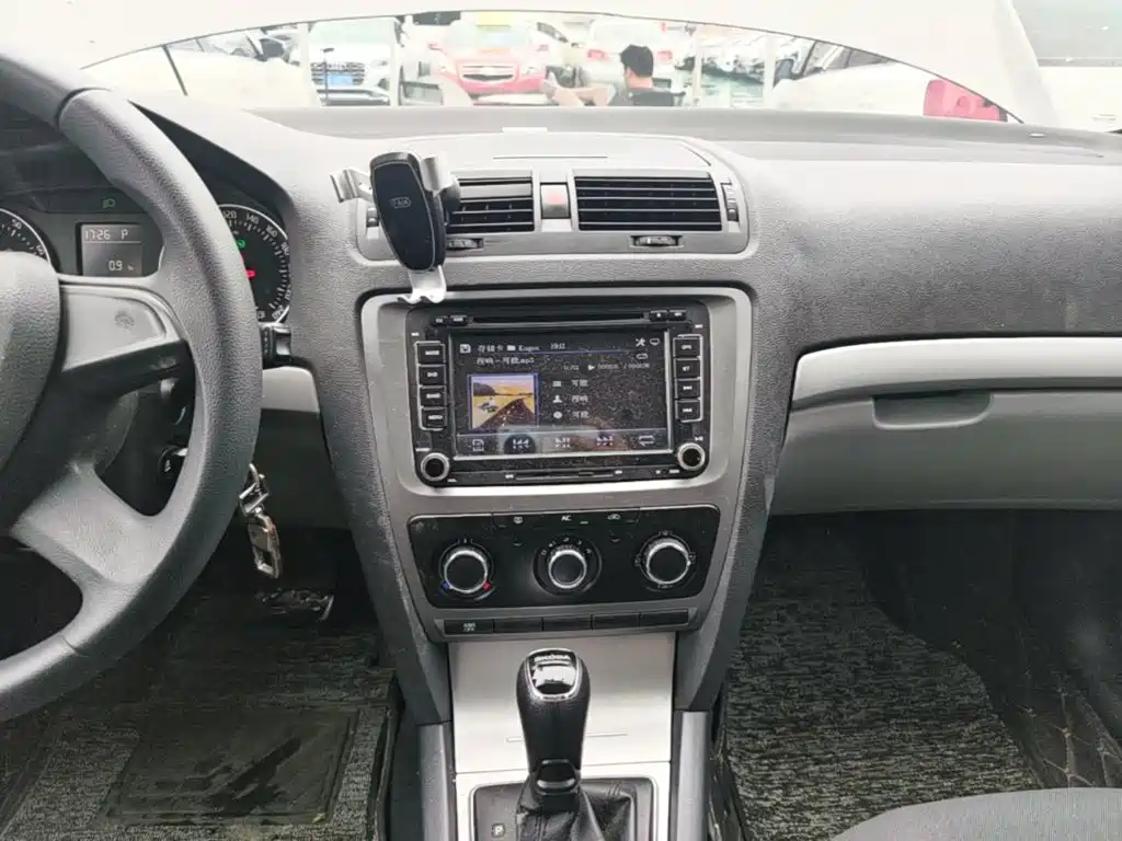 Skoda Octavia 2015 — фото 13