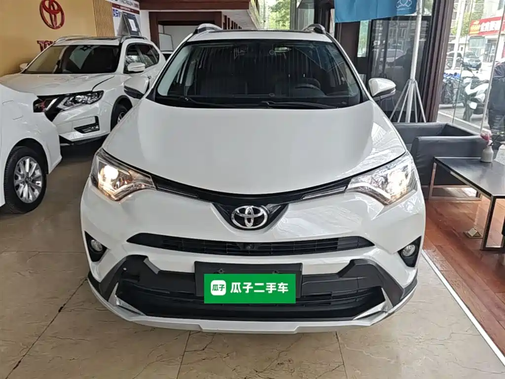 Toyota RAV4 2017 — фото 3