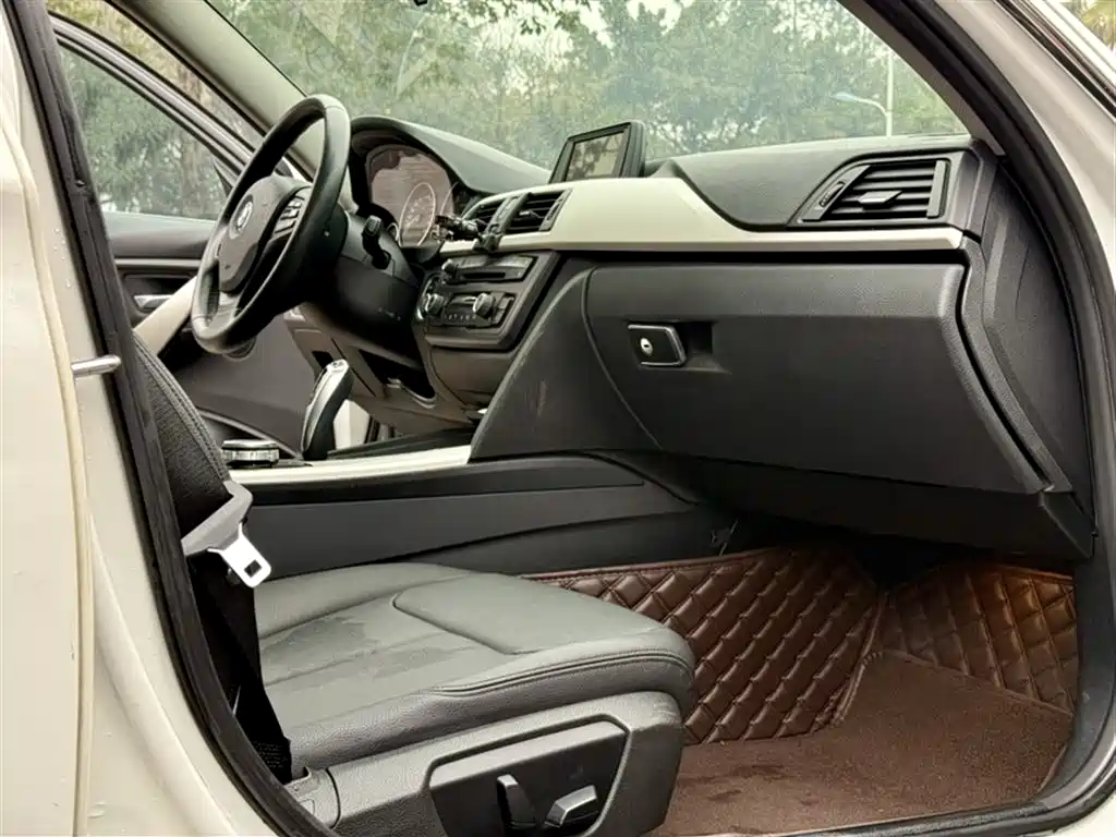 BMW 3 Series 2015 — фото 12