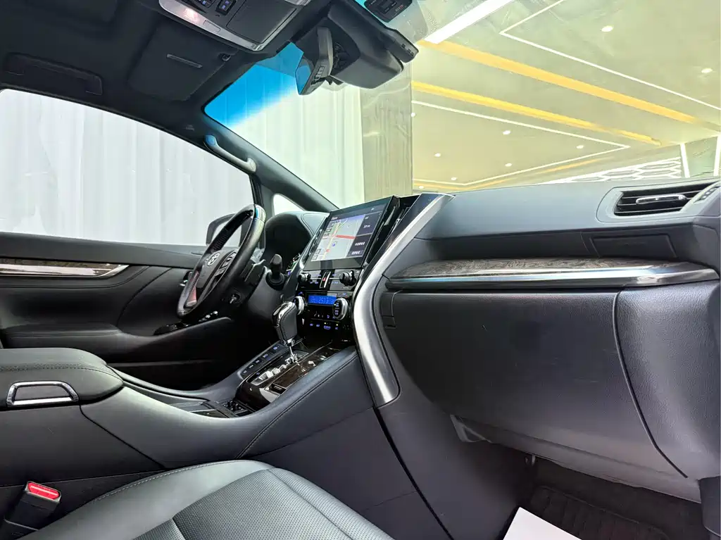 Toyota Alphard 2021 — фото 13