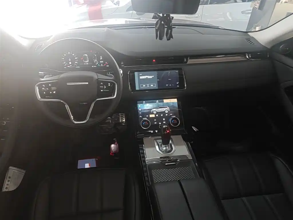 Land Rover Evoque 2023 — фото 10