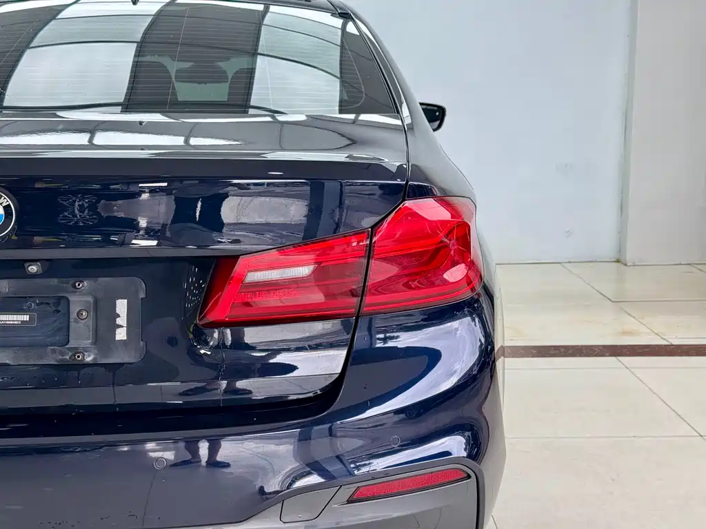 BMW 5 Series 2019 — фото 23