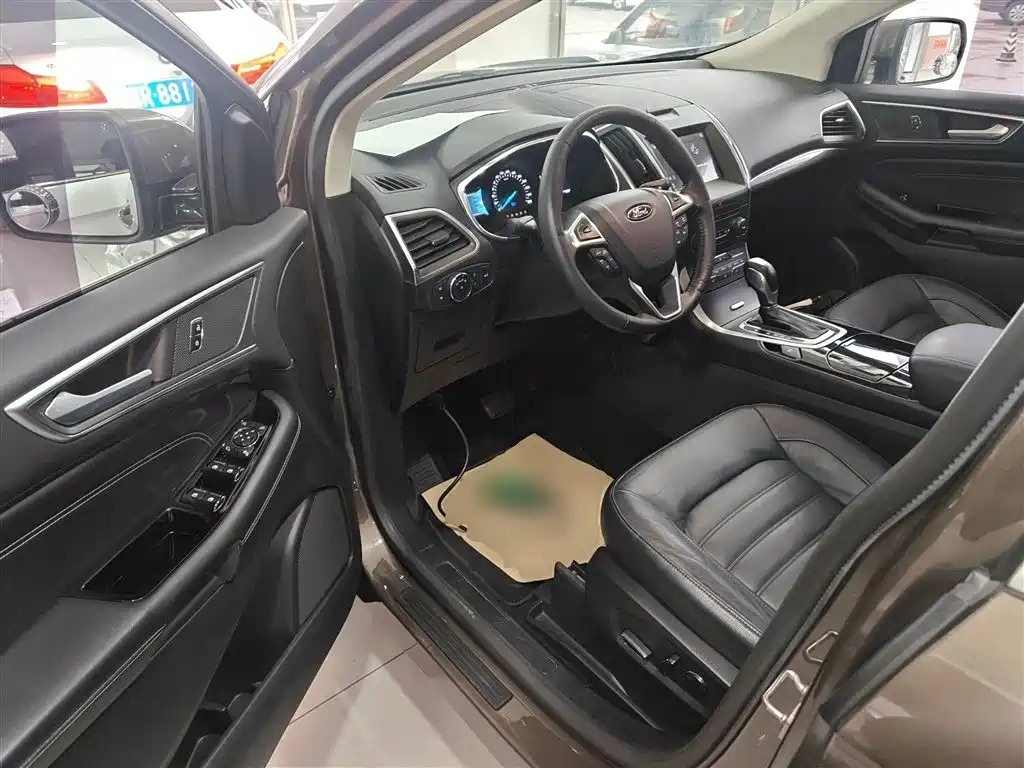 Ford Edge 2016 — фото 12