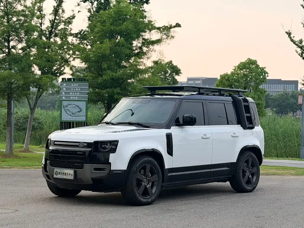 Land Rover Defender 2023 — фото 1