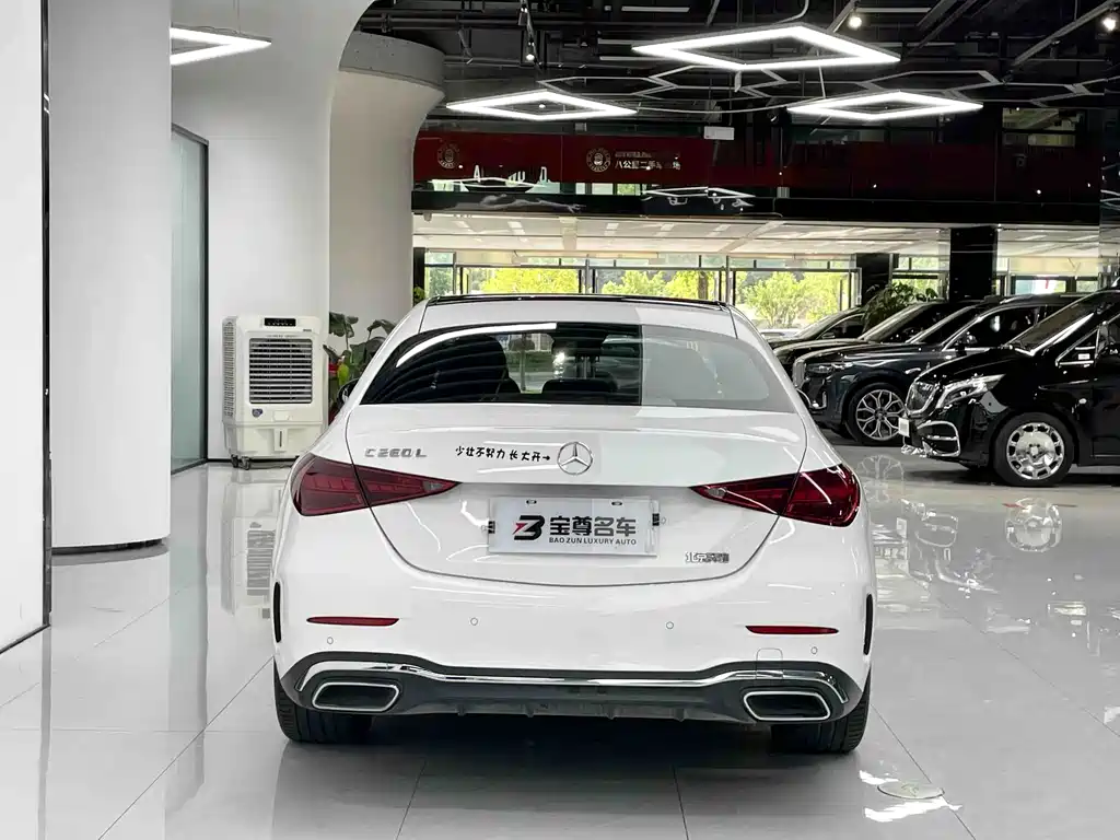 Mercedes-Benz C-Class 2023 — фото 12