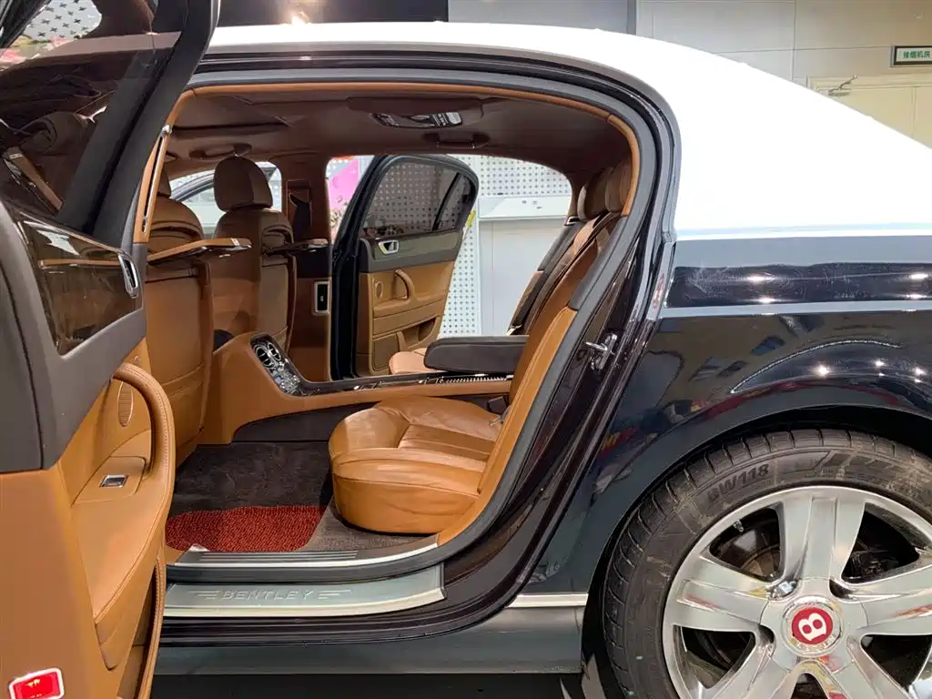 Bentley Flying Spur 2013 — фото 17