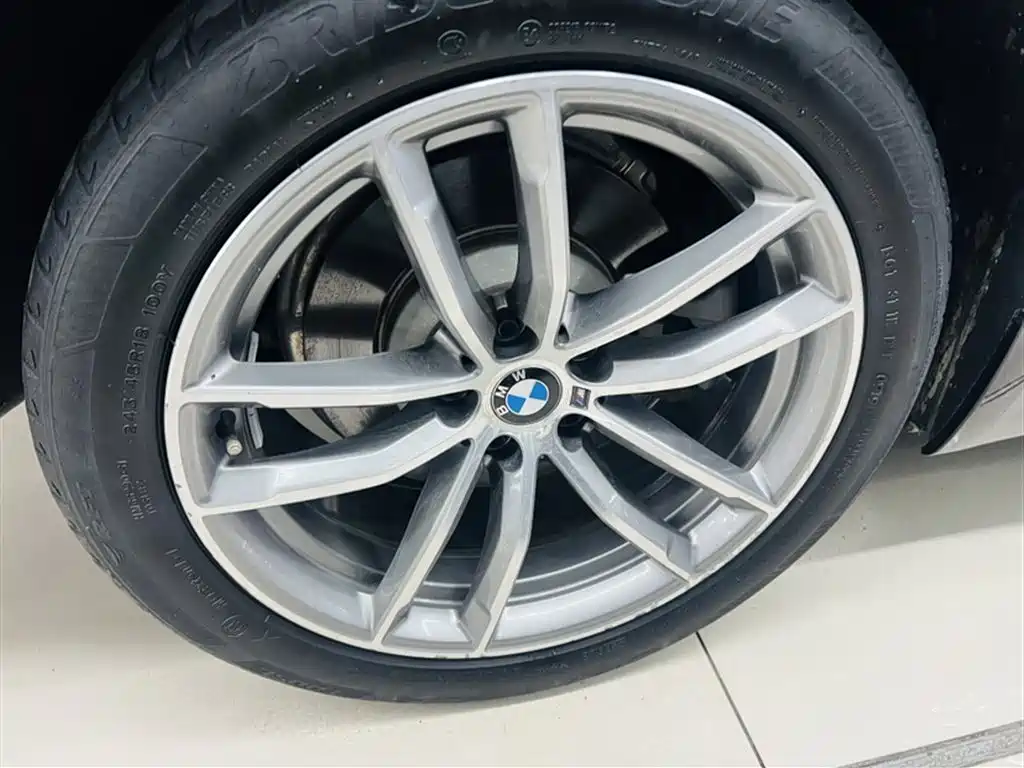 BMW 5 Series 2019 — фото 10