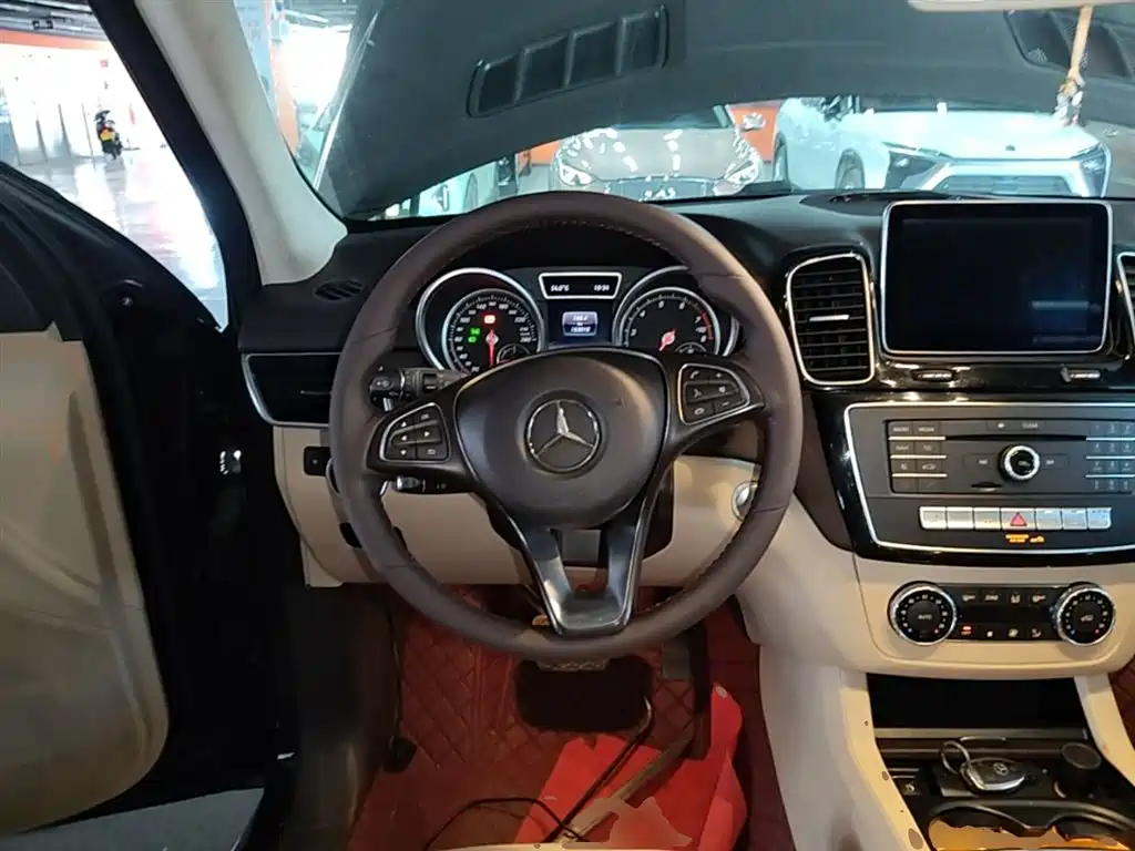 Mercedes-Benz GLE 2016 — фото 11