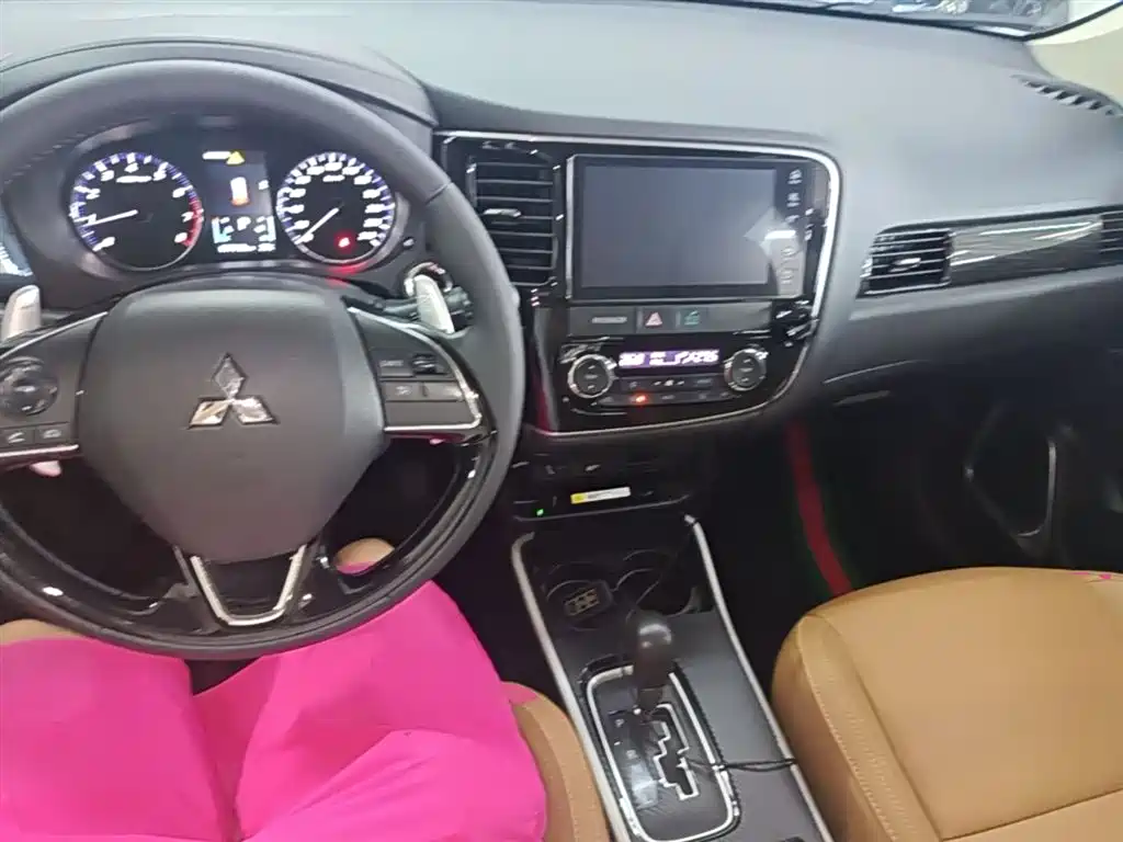 Mitsubishi Outlander 2019 — фото 10