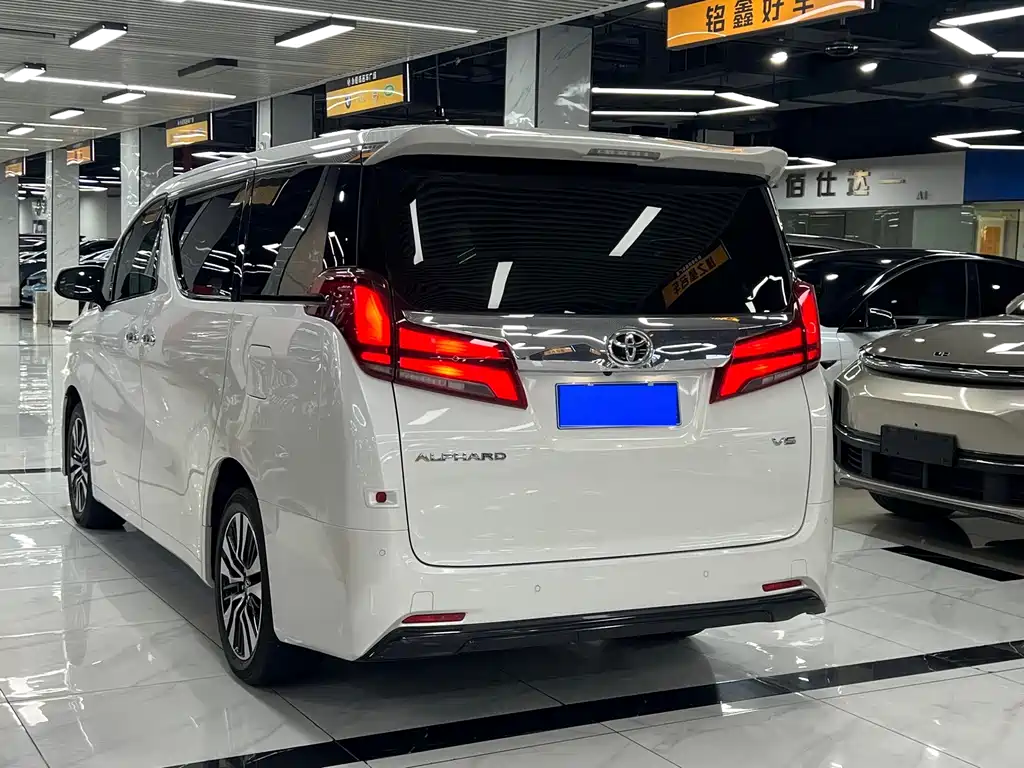 Toyota Alphard 2019 — фото 8