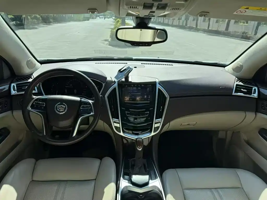 Cadillac SRX 2016 — фото 9