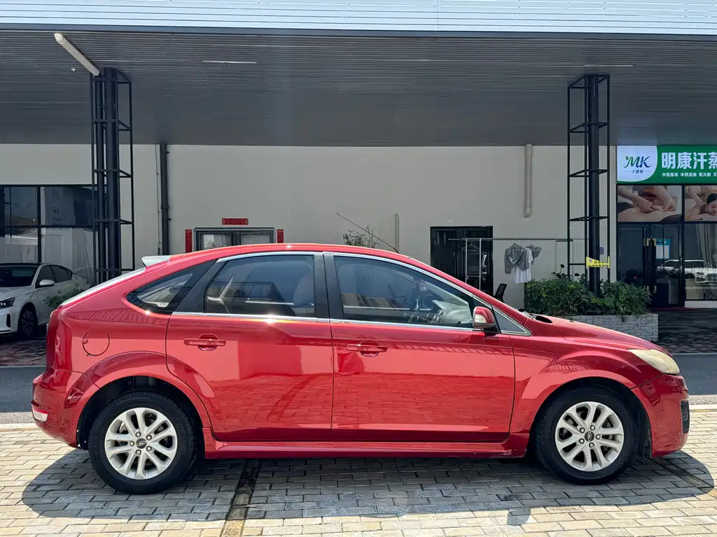 Ford Focus 2012 — фото 14