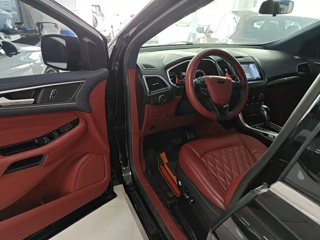 Ford Edge 2018 — фото 16