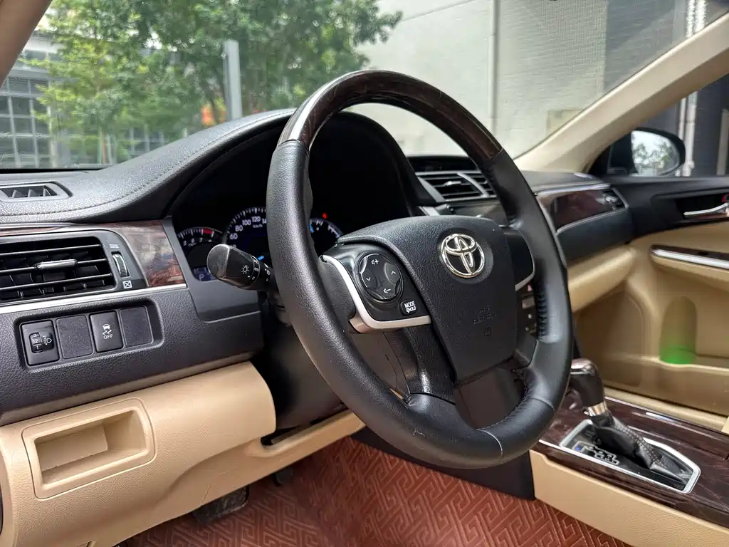 Toyota Camry 2017 — фото 22