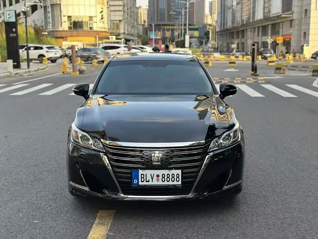 Toyota Crown 2018 — фото 2