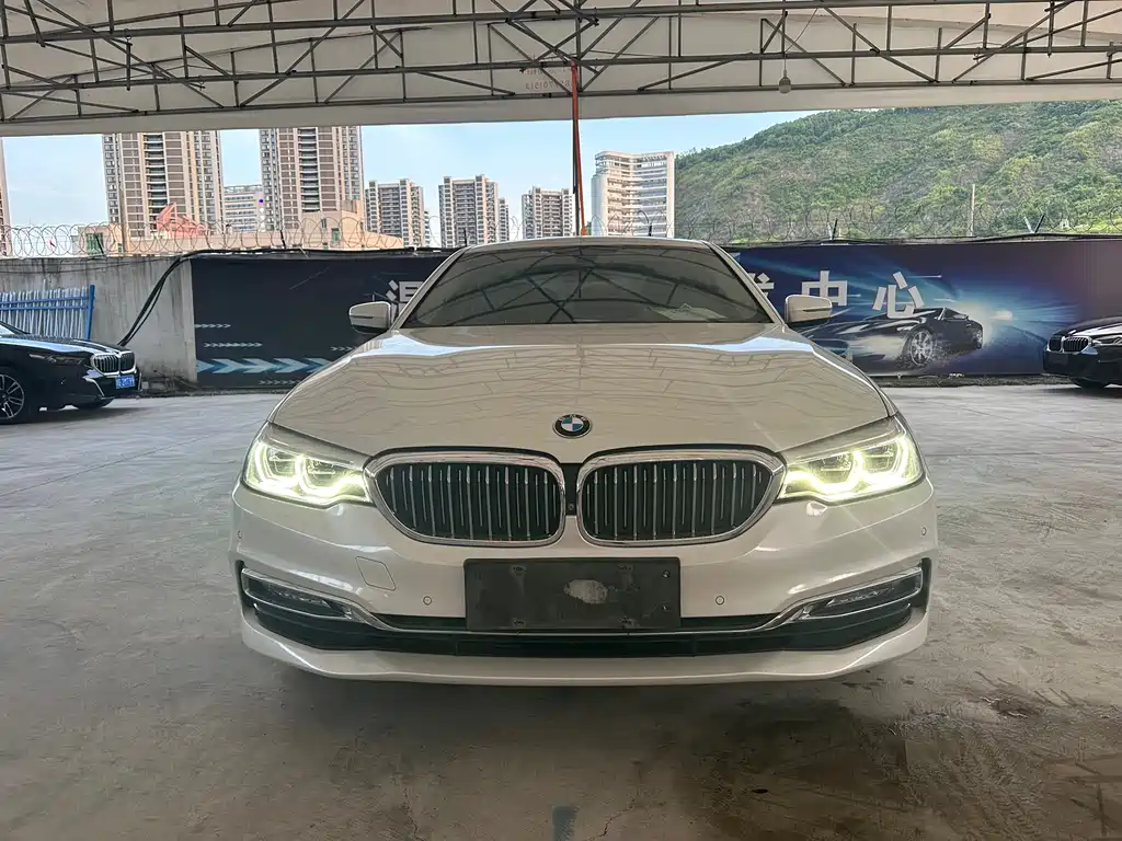 BMW 5 Series 2018 — фото 2