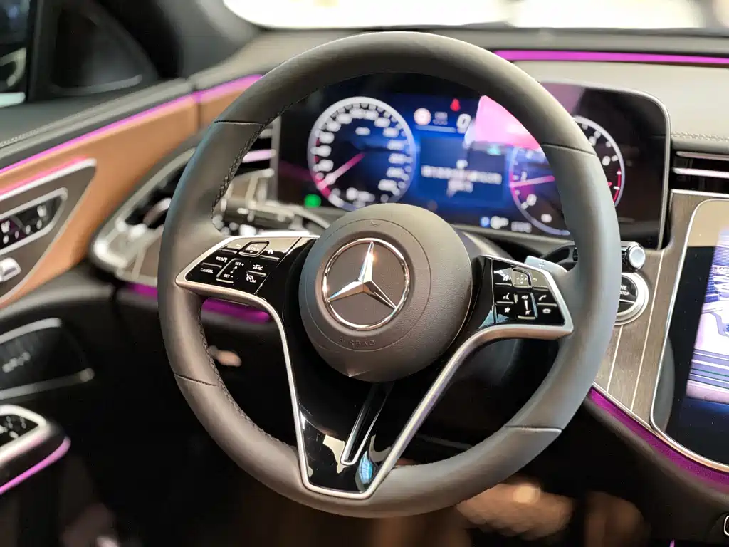 Mercedes-Benz E-Class 2025 — фото 9