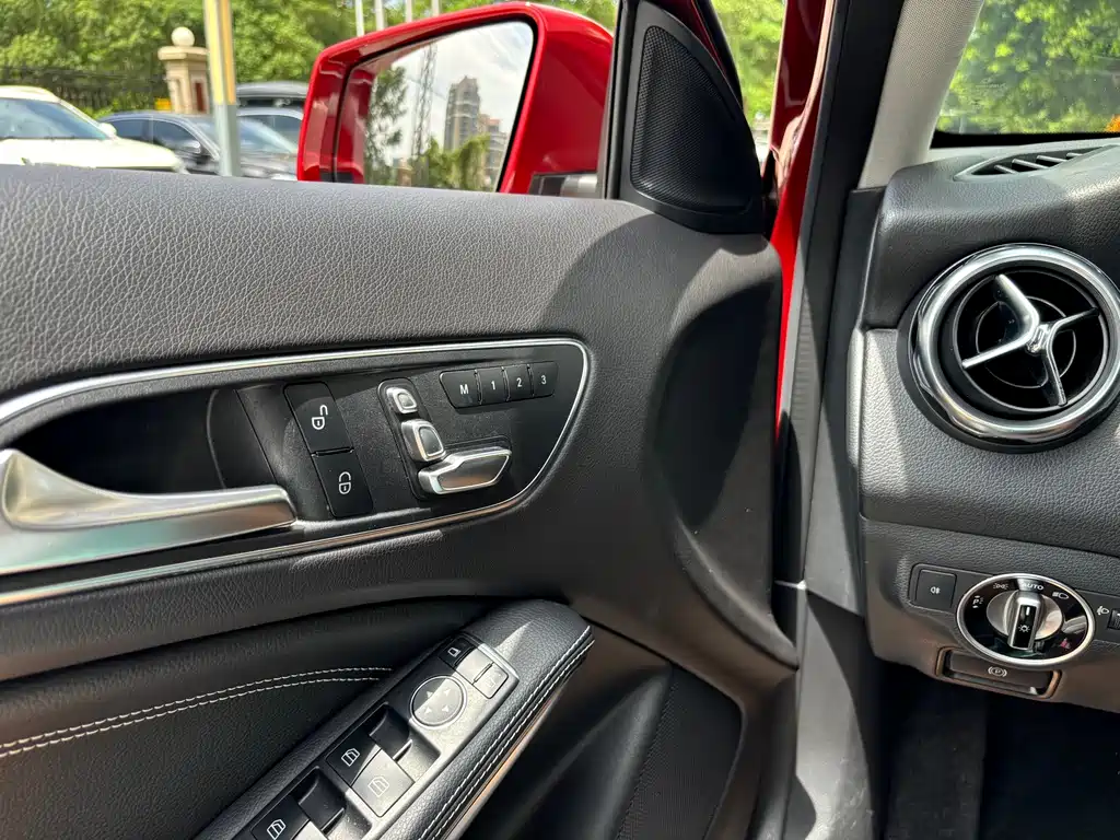 Mercedes-Benz GLA 2018 — фото 16