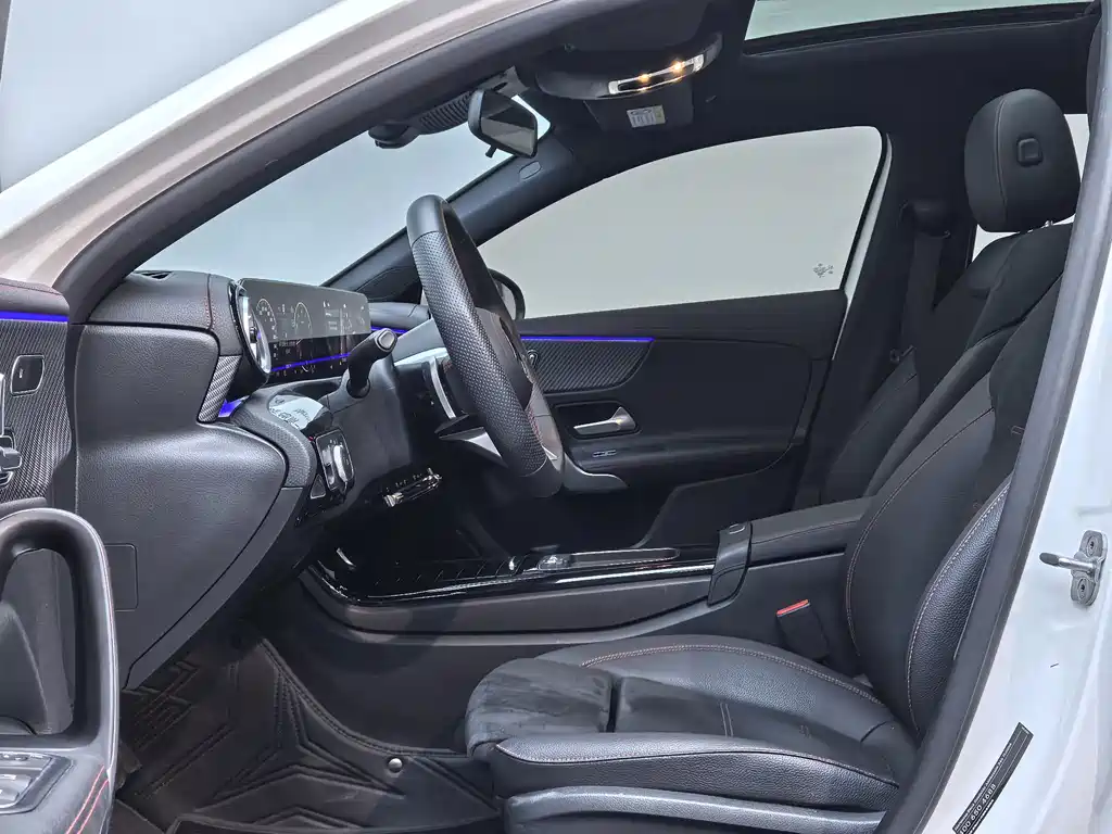Mercedes-Benz A-Class 2024 — фото 10