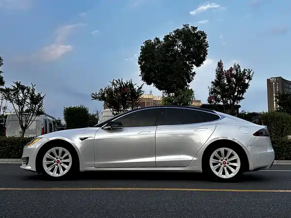Tesla Model S 2018