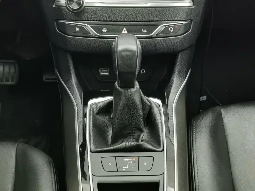 Peugeot 408 2014 — фото 13