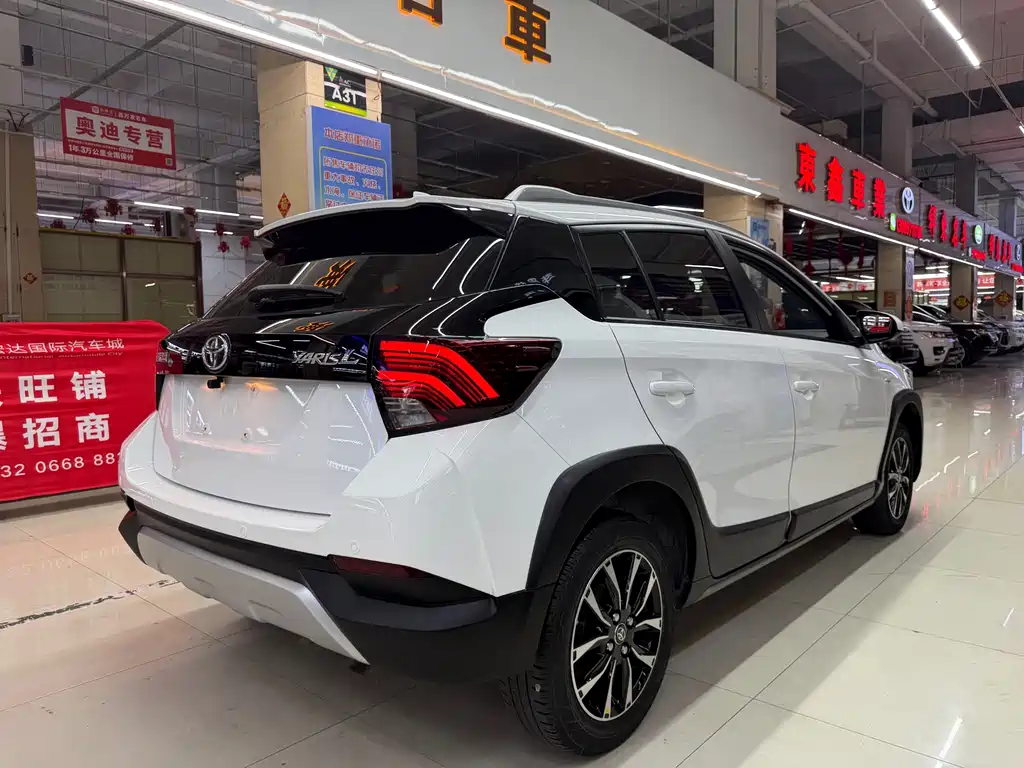 Toyota Yaris L 2022 — фото 6
