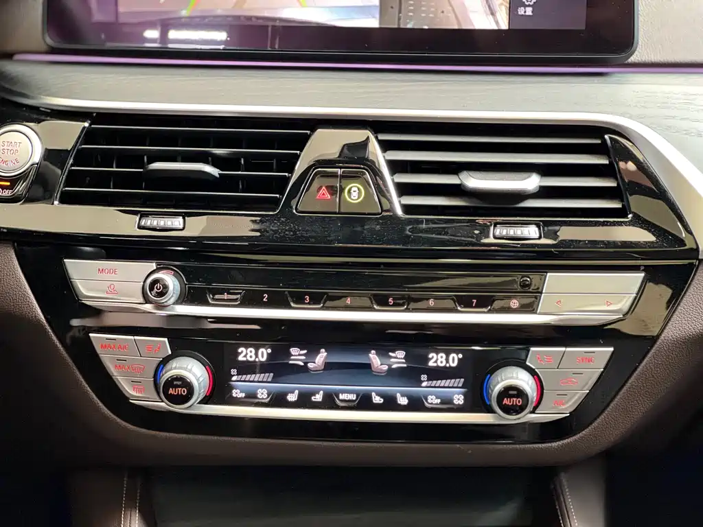 BMW 5 Series 2021 — фото 10
