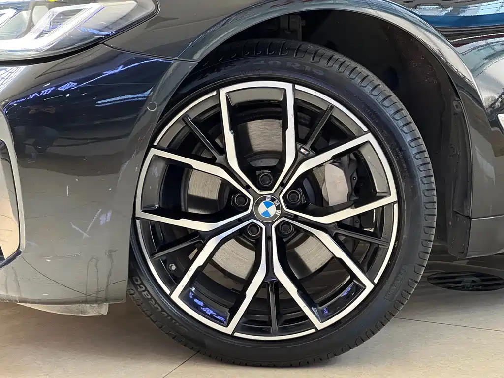 BMW 5 Series 2021 — фото 17