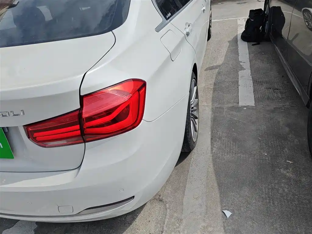 BMW 3 Series 2018 — фото 24